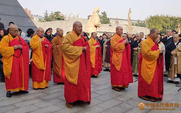 中日韩三国僧人为南京大屠杀死难者举行“世界和平法会”